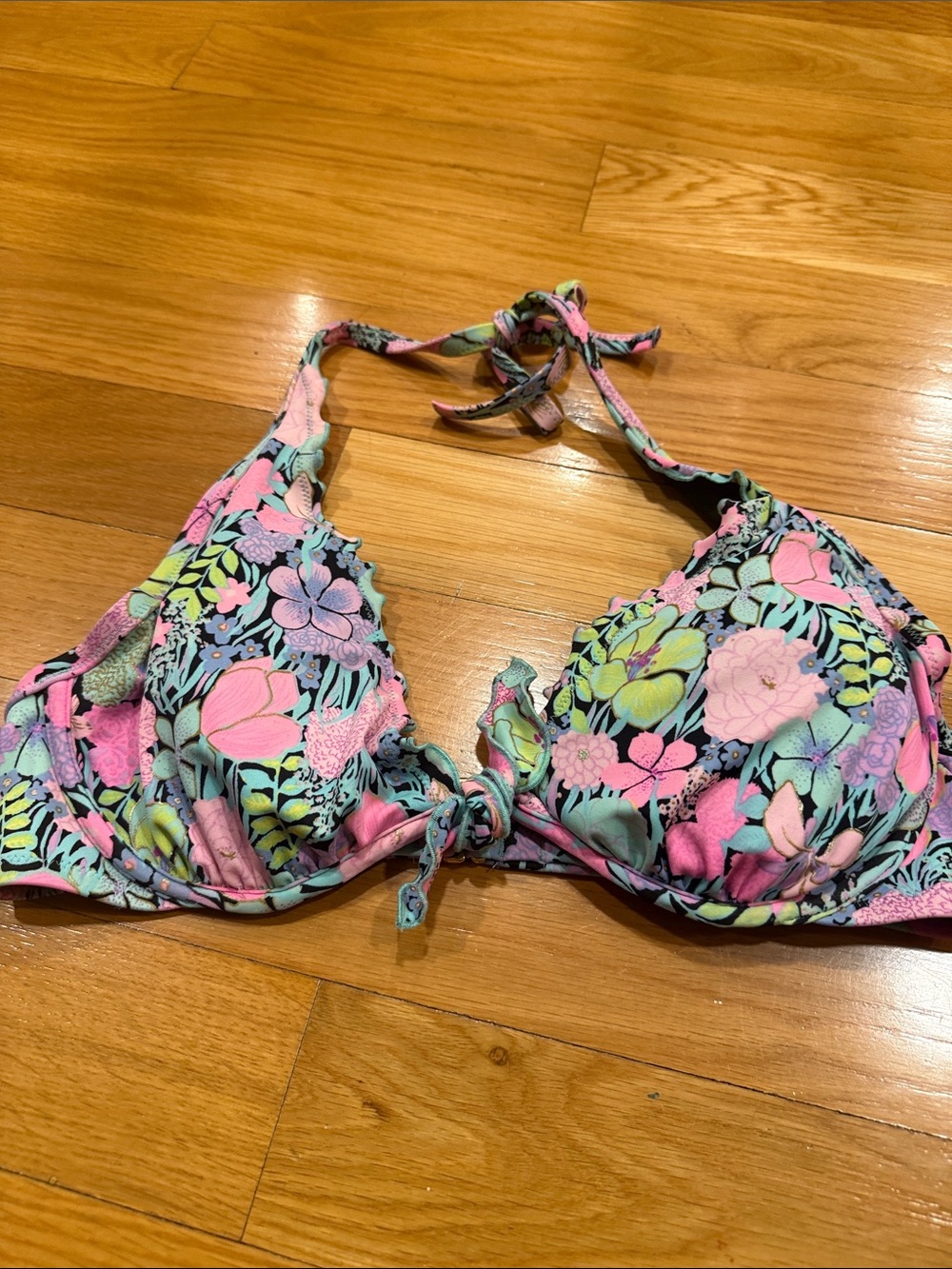 Victoria’s Secret floral bikini top size 36C.